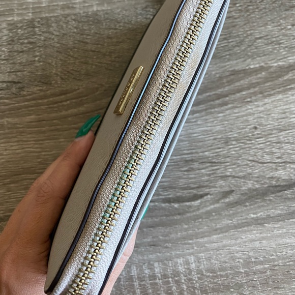 Kate Spade Wallet - Picture 6 of 10